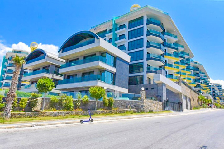 فيلا على البحر مباشرة -5 غرف وصالة -مسبح خاص -في كارجيجاك / الانيا 