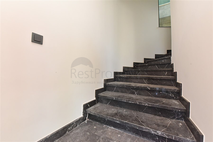 فيلا على البحر مباشرة -5 غرف وصالة -مسبح خاص -في كارجيجاك / الانيا 