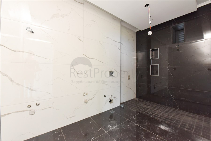 فيلا على البحر مباشرة -5 غرف وصالة -مسبح خاص -في كارجيجاك / الانيا 