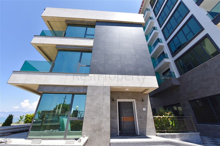 فيلا على البحر مباشرة -5 غرف وصالة -مسبح خاص -في كارجيجاك / الانيا 