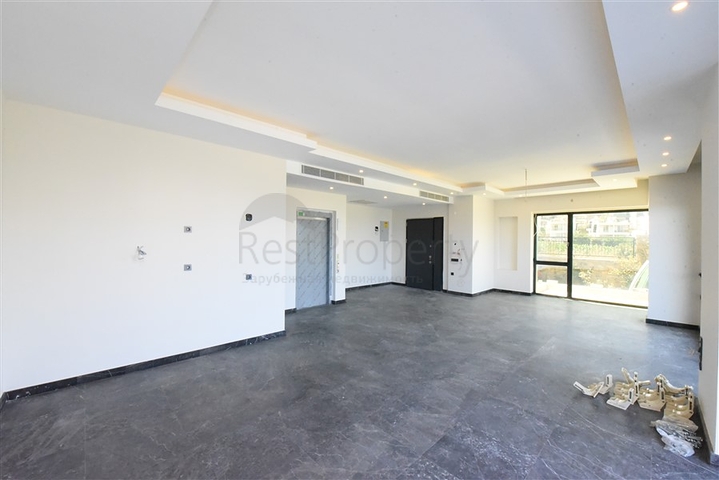 فيلا على البحر مباشرة -5 غرف وصالة -مسبح خاص -في كارجيجاك / الانيا 