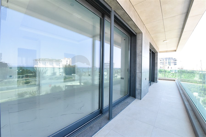 فيلا على البحر مباشرة -5 غرف وصالة -مسبح خاص -في كارجيجاك / الانيا 