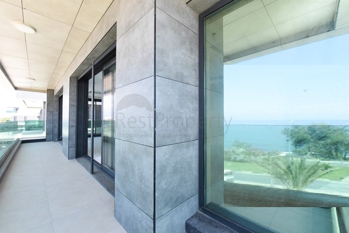 فيلا على البحر مباشرة -5 غرف وصالة -مسبح خاص -في كارجيجاك / الانيا 