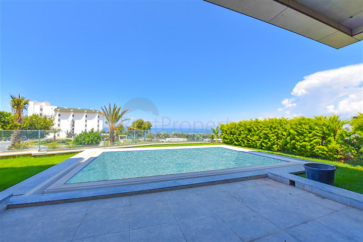 فيلا على البحر مباشرة -5 غرف وصالة -مسبح خاص -في كارجيجاك / الانيا 