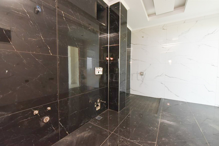 فيلا على البحر مباشرة -5 غرف وصالة -مسبح خاص -في كارجيجاك / الانيا 