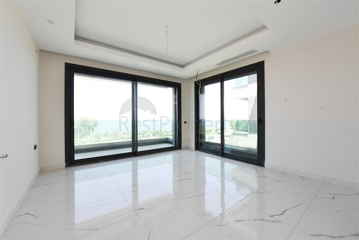 فيلا على البحر مباشرة -5 غرف وصالة -مسبح خاص -في كارجيجاك / الانيا 