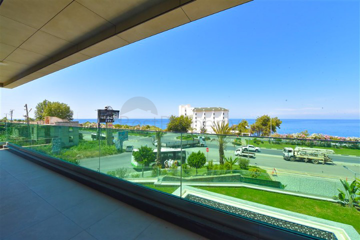 فيلا على البحر مباشرة -5 غرف وصالة -مسبح خاص -في كارجيجاك / الانيا 