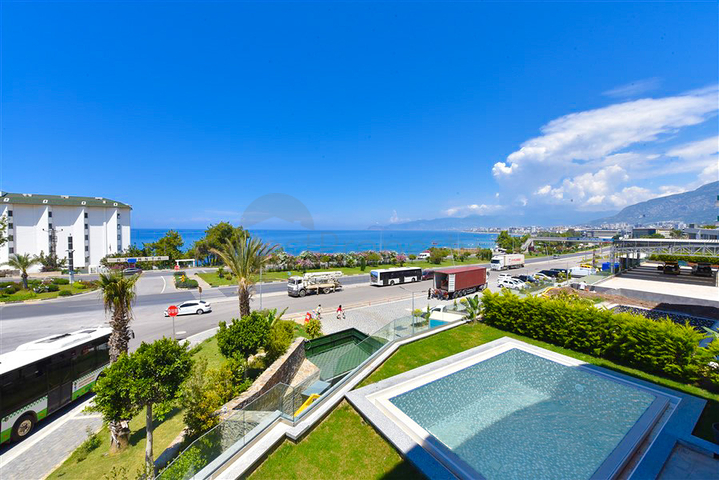 فيلا على البحر مباشرة -5 غرف وصالة -مسبح خاص -في كارجيجاك / الانيا 