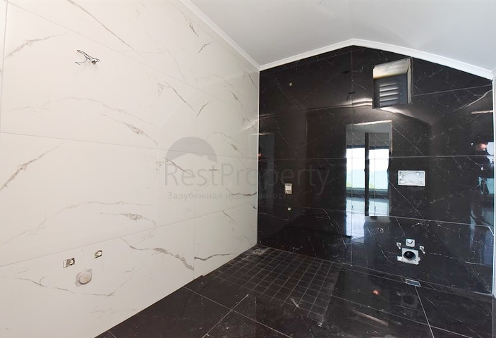 فيلا على البحر مباشرة -5 غرف وصالة -مسبح خاص -في كارجيجاك / الانيا 