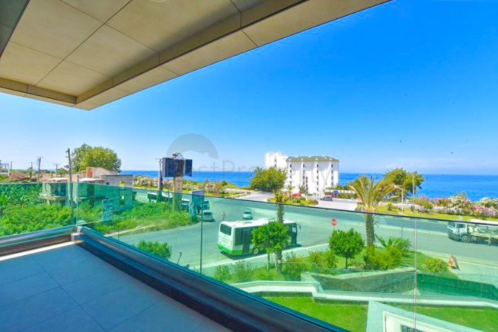 فيلا على البحر مباشرة -5 غرف وصالة -مسبح خاص -في كارجيجاك / الانيا 