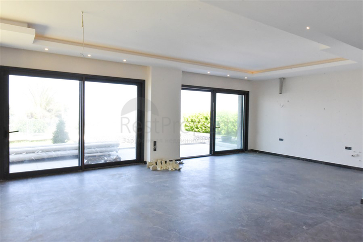 فيلا على البحر مباشرة -5 غرف وصالة -مسبح خاص -في كارجيجاك / الانيا 