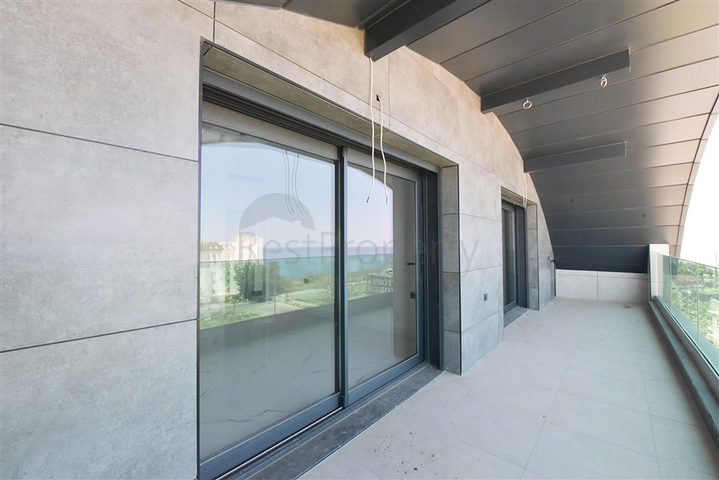 فيلا على البحر مباشرة -5 غرف وصالة -مسبح خاص -في كارجيجاك / الانيا 