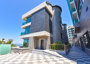 فيلا على البحر مباشرة -5 غرف وصالة -مسبح خاص -في كارجيجاك / الانيا 