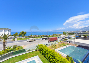 فيلا على البحر مباشرة -5 غرف وصالة -مسبح خاص -في كارجيجاك / الانيا 