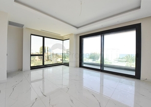 فيلا على البحر مباشرة -5 غرف وصالة -مسبح خاص -في كارجيجاك / الانيا 