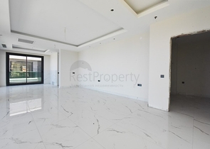 فيلا على البحر مباشرة -5 غرف وصالة -مسبح خاص -في كارجيجاك / الانيا 