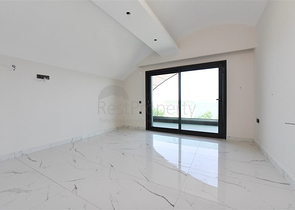 فيلا على البحر مباشرة -5 غرف وصالة -مسبح خاص -في كارجيجاك / الانيا 