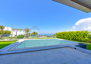 فيلا على البحر مباشرة -5 غرف وصالة -مسبح خاص -في كارجيجاك / الانيا 