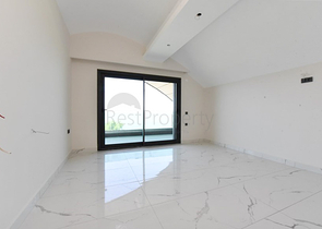 فيلا على البحر مباشرة -5 غرف وصالة -مسبح خاص -في كارجيجاك / الانيا 