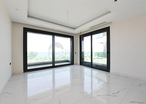 فيلا على البحر مباشرة -5 غرف وصالة -مسبح خاص -في كارجيجاك / الانيا 