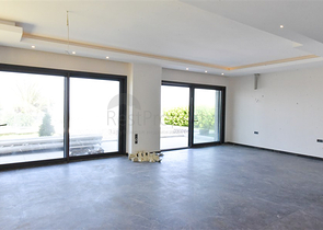 فيلا على البحر مباشرة -5 غرف وصالة -مسبح خاص -في كارجيجاك / الانيا 