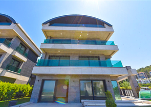 فيلا على البحر مباشرة -5 غرف وصالة -مسبح خاص -في كارجيجاك / الانيا 