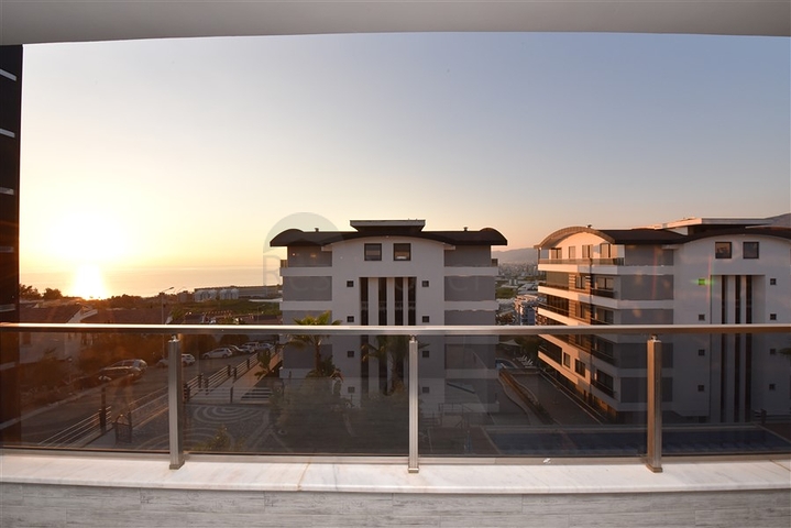 شقة 1+1 في مجمع في منطقة كارجيجاك متاحة للإيجار.