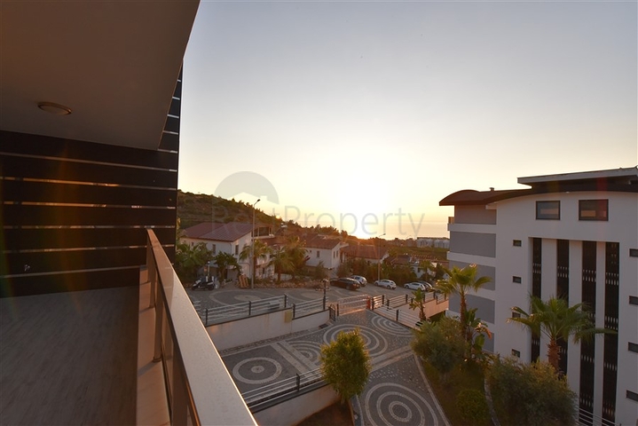 شقة 1+1 في مجمع في منطقة كارجيجاك متاحة للإيجار.