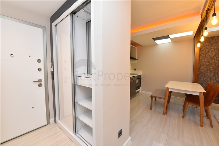 شقة 1+1 في مجمع في منطقة كارجيجاك متاحة للإيجار.