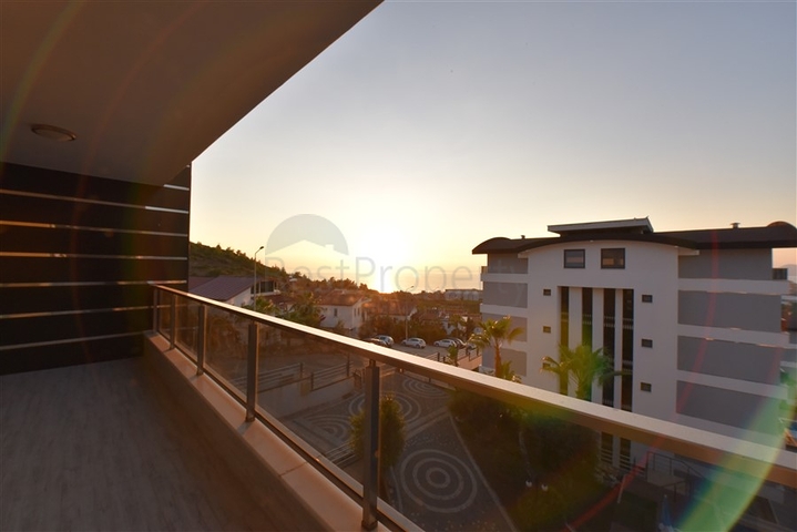 شقة 1+1 في مجمع في منطقة كارجيجاك متاحة للإيجار.