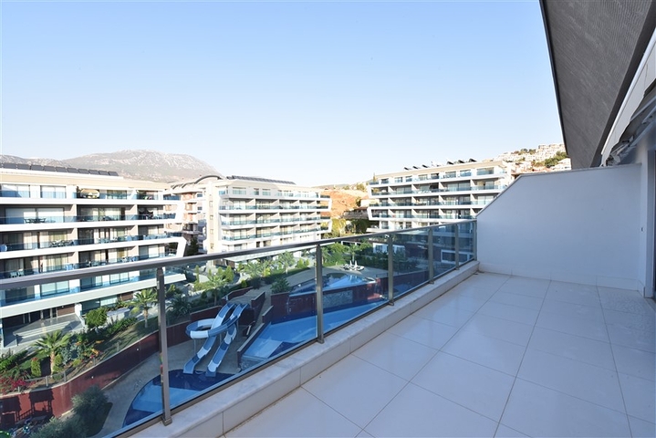 شقة من طابقين في واحدة من أفضل المجمعات في منطقة كارجيجاك