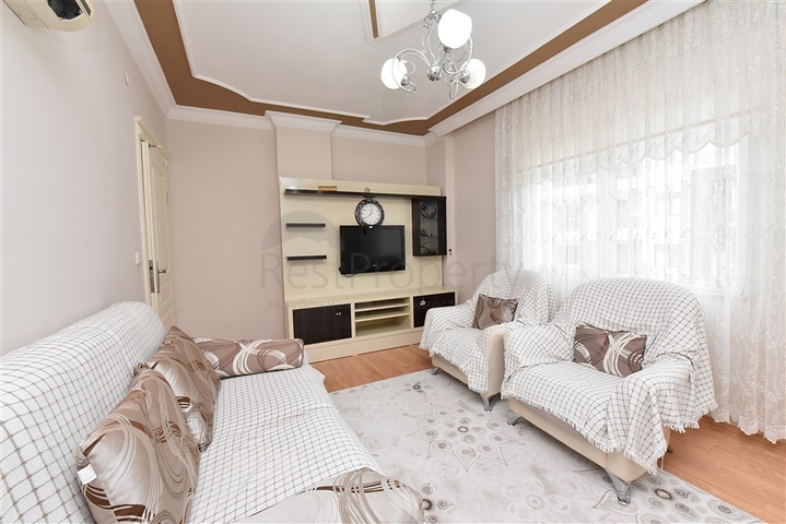 شقة عائلية واسعة - 3 غرف وصالة مفروشة - في مركز الانيا 