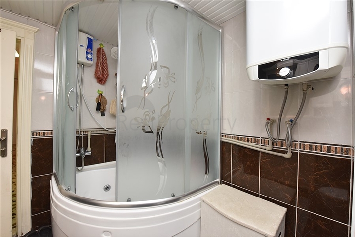 شقة عائلية واسعة - 3 غرف وصالة مفروشة - في مركز الانيا 