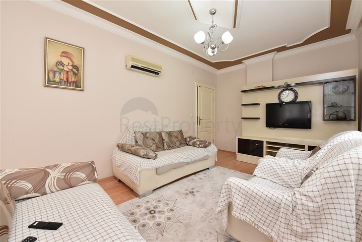 شقة عائلية واسعة - 3 غرف وصالة مفروشة - في مركز الانيا 