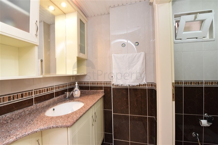 شقة عائلية واسعة - 3 غرف وصالة مفروشة - في مركز الانيا 