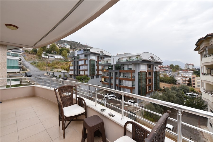 شقة عائلية واسعة - 3 غرف وصالة مفروشة - في مركز الانيا 