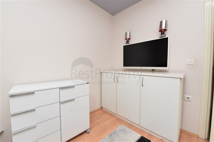 شقة عائلية واسعة - 3 غرف وصالة مفروشة - في مركز الانيا 