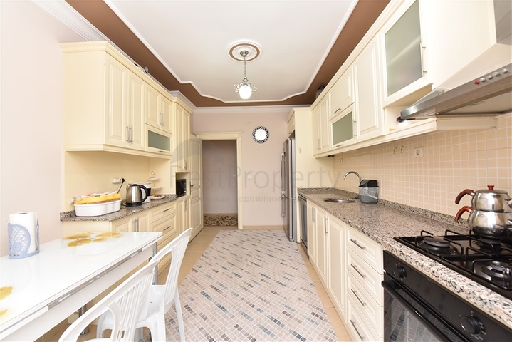 شقة عائلية واسعة - 3 غرف وصالة مفروشة - في مركز الانيا 