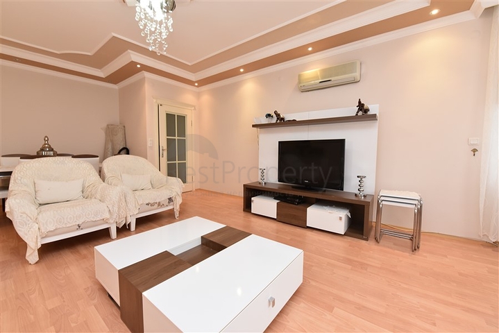 شقة عائلية واسعة - 3 غرف وصالة مفروشة - في مركز الانيا 