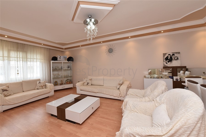 شقة عائلية واسعة - 3 غرف وصالة مفروشة - في مركز الانيا 