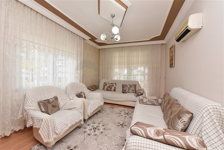 شقة عائلية واسعة - 3 غرف وصالة مفروشة - في مركز الانيا 