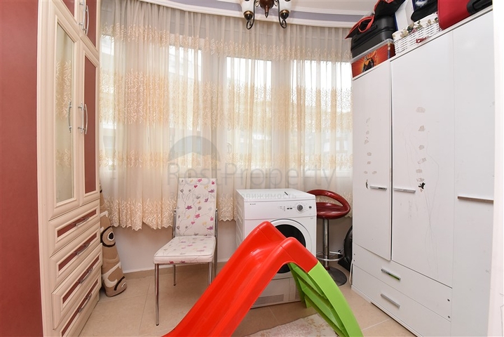 شقة عائلية واسعة - 3 غرف وصالة مفروشة - في مركز الانيا 