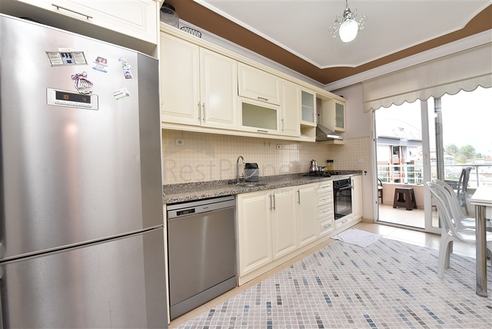 شقة عائلية واسعة - 3 غرف وصالة مفروشة - في مركز الانيا 