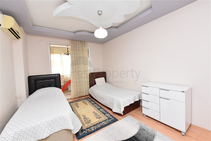 شقة عائلية واسعة - 3 غرف وصالة مفروشة - في مركز الانيا 