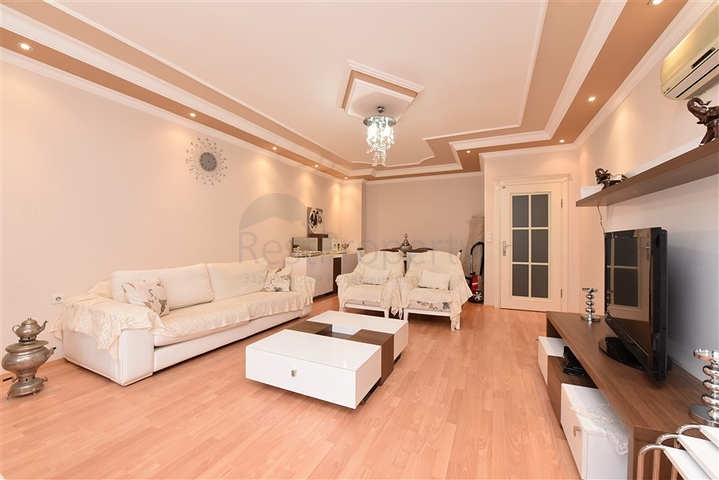 شقة عائلية واسعة - 3 غرف وصالة مفروشة - في مركز الانيا 