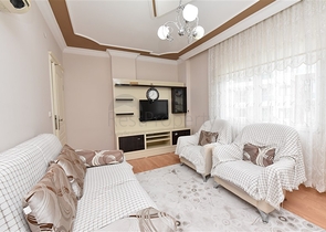 شقة عائلية واسعة - 3 غرف وصالة مفروشة - في مركز الانيا 