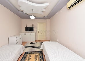 شقة عائلية واسعة - 3 غرف وصالة مفروشة - في مركز الانيا 