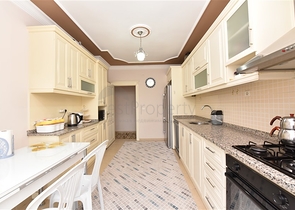 شقة عائلية واسعة - 3 غرف وصالة مفروشة - في مركز الانيا 