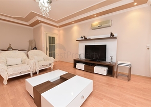 شقة عائلية واسعة - 3 غرف وصالة مفروشة - في مركز الانيا 