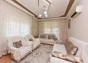 شقة عائلية واسعة - 3 غرف وصالة مفروشة - في مركز الانيا 